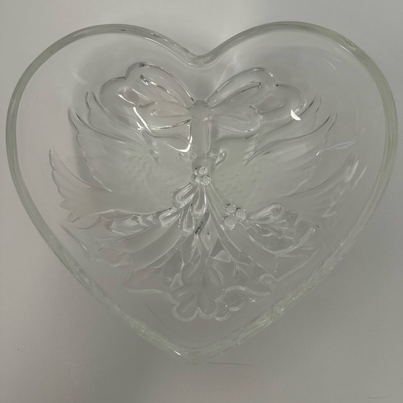 GORHAM CRYSTAL, Holiday Traditions Collection, Heart Dish Cardinal Holiday - Picture 10 of 16